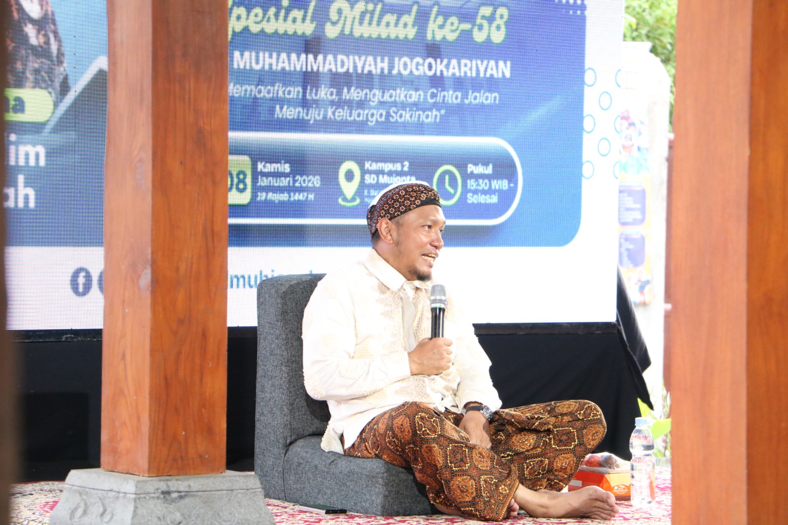 Milad ke-58 Mujonta, Ustadz Salim A Fillah Tegaskan Peran Keluarga sebagai Fondasi Pendidikan Anak